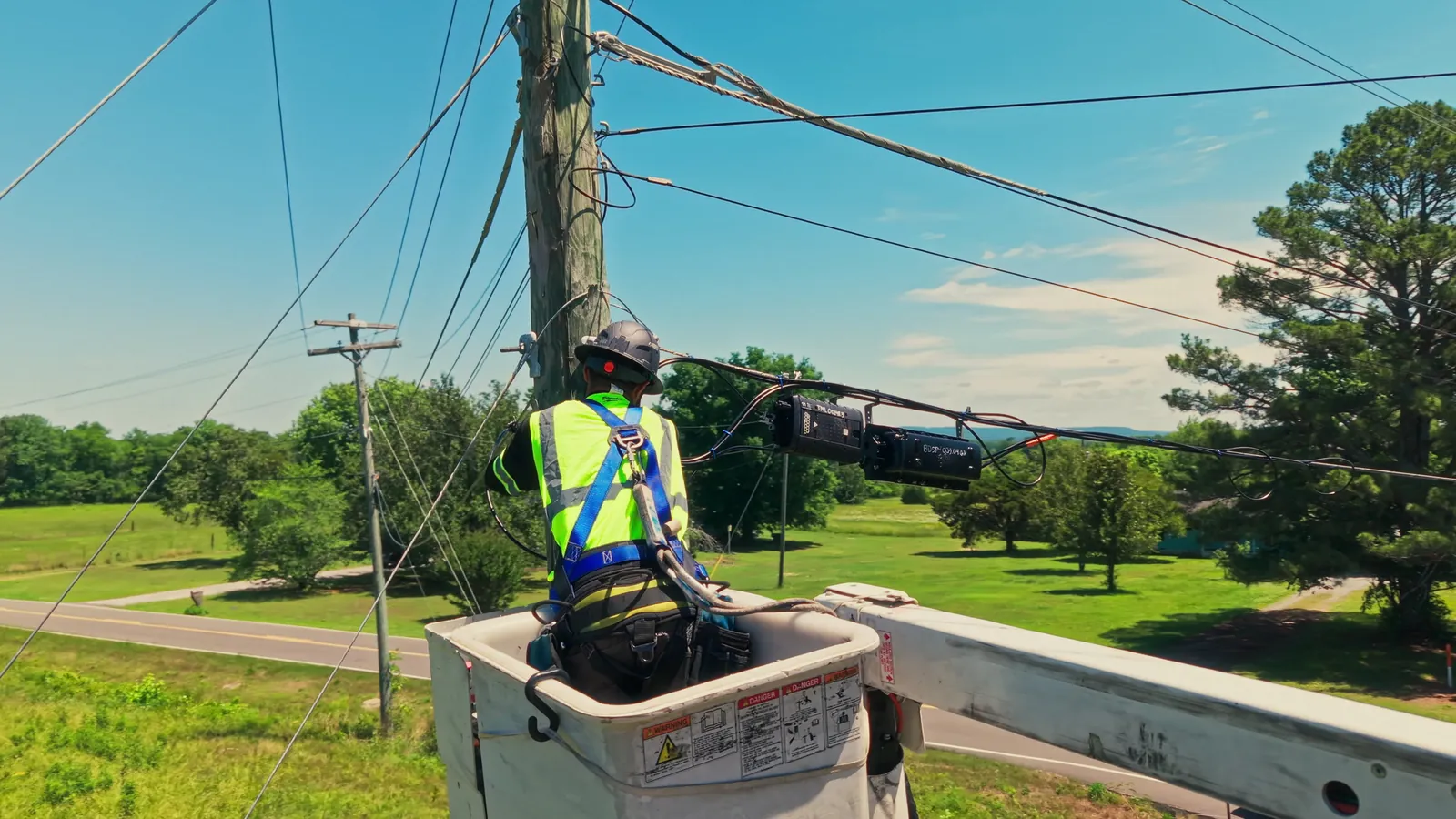 NextGen Fiber splicer working at aerial splice enclosures from the bucket